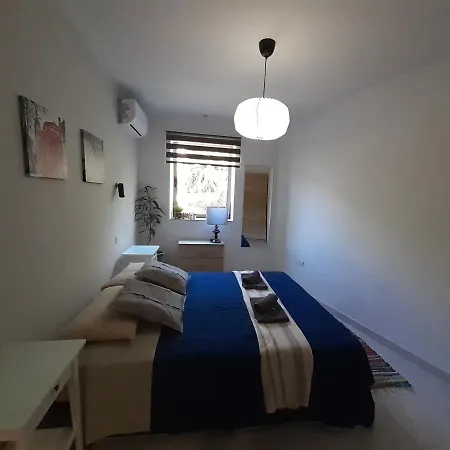 아파트 New Ground Floor Maisonette Close To Mdina *